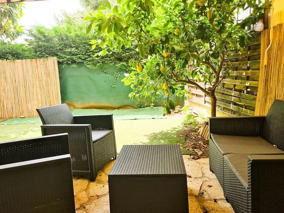 Appartement Avec Terrasse Et Piscine Nice 0*,  France
