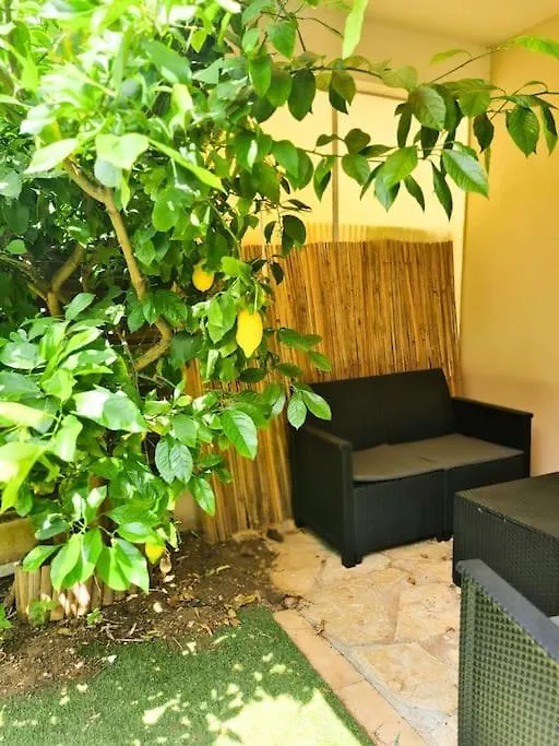 Appartement Avec Terrasse Et Piscine Nice 0*,  France